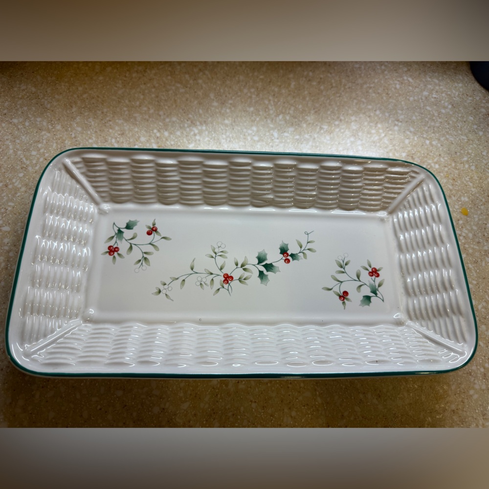 Pfaltzgraff USA Stoneware Winterberry Basketweave Holiday Bread Tray 12”
